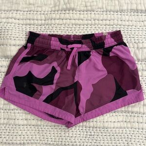 UNDER ARMOUR PURPLE CAMO SHORTS YOUTH LARGE